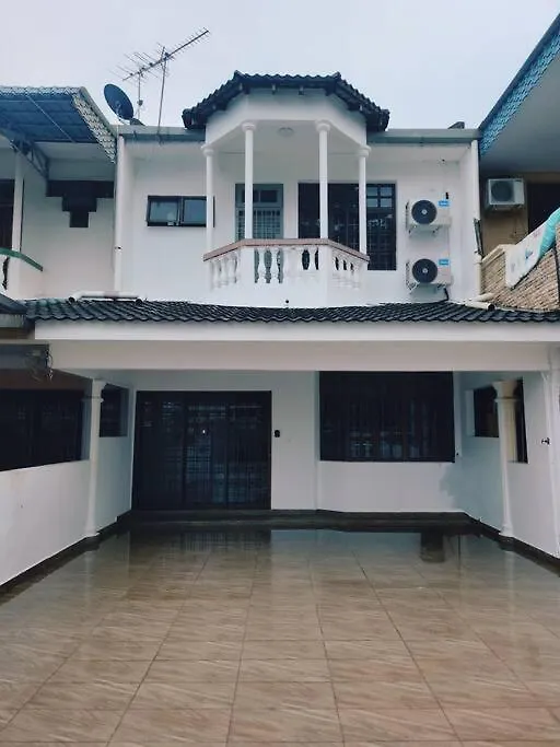 فيلا Ipoh Menglembu Lohas 4Br3Bath14 Pax بيت للعطل