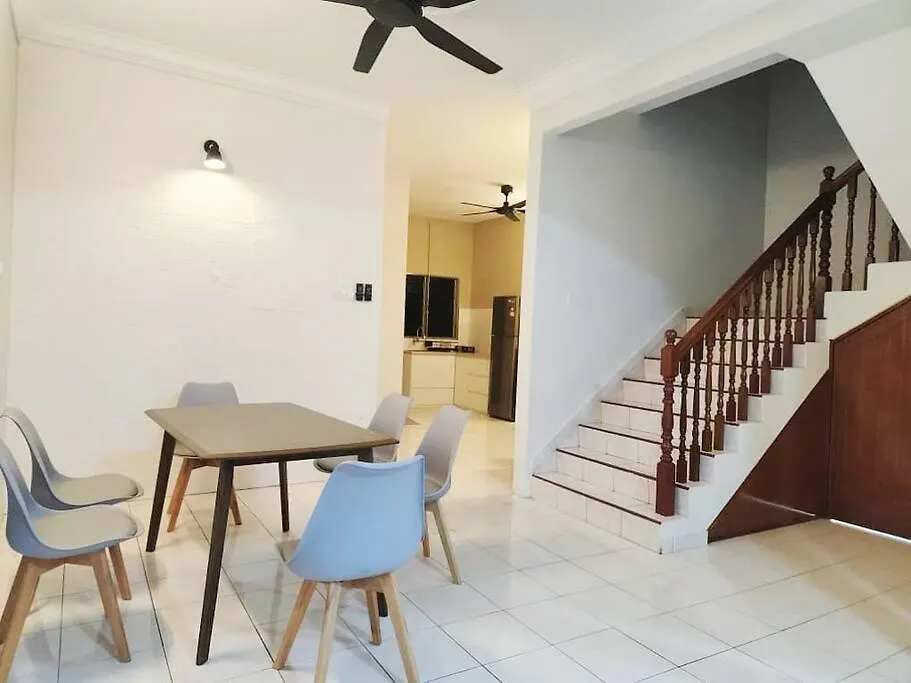 Ipoh Menglembu Lohas 4Br3Bath14 Pax Villa
